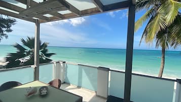Junior Suite, 1 King Bed, Ocean View (Mbili) | Terrace/patio