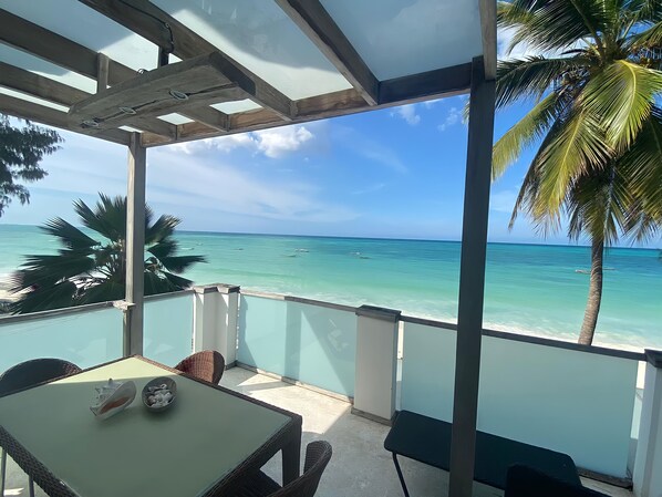 Junior Suite, 1 King Bed, Ocean View (Mbili) | Terrace/patio
