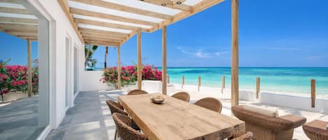 ลักซ์ชัวรี่อพาร์ทเมนท์, 3 ห้องนอน, วิวทะเล (Moja) | ลานระเบียง/นอกชาน