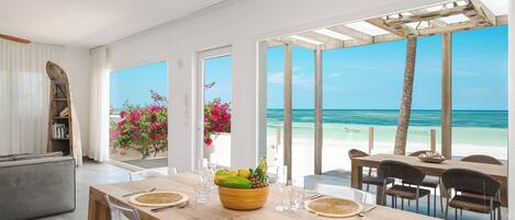 Luksushuoneisto, 3 makuuhuonetta, valtamerinäköala (Moja) | Oleskelualue | Taulutelevisio, videopelikonsoli, DVD-soitin, iPod-telakointiasema