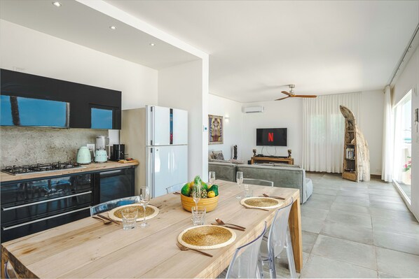 Moja Private Beachfront Suite, Amani Home Zanzibar | Private kitchen | Full-size fridge, microwave, oven, stovetop - Moja Private Beachfront Suite, Amani Home Zanzibar (Kiwengwa)