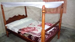 Cottage | Desk, rollaway beds (surcharge), individually decorated - Grassroots Cottages & Tours (Purongo)