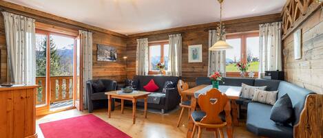 TV, mesa de pingue-pongue