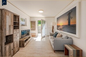 Fernseher, Tischtennisplatte