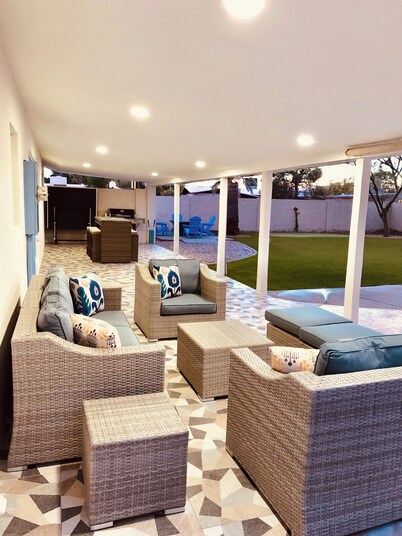 GLAM RESORT STYLE LUXURY IN OLD TOWN SCOTTSDALE. DUAL PRIMARY BDRMS. HEATED POOL