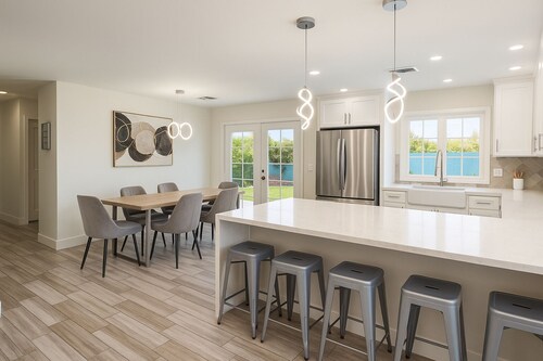 NEU! RESORT LUXURY STYLE IN DER ALTEN STADT SCOTTSDALE. DUAL MASTER BDRMS. BEHEIZTER POOL.