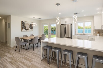 GLAM RESORT STYLE LUXURY IN OLD TOWN SCOTTSDALE. DUAL PRIMARY BDRMS. HEATED POOL