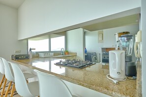 Fridge, microwave, oven, stovetop - Ocean View Central between beach and city center - Vista al mar, central  (Cartagena)