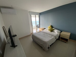 3 bedrooms, iron/ironing board, free WiFi, bed sheets - Ocean View Central between beach and city center - Vista al mar, central  (Cartagena)
