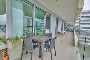 Outdoor dining - Ocean View Central between beach and city center - Vista al mar, central  (Cartagena)