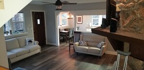 TV connectée, cheminée, jeux vidéo, lecteur de DVD