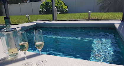 IMPRESIONANTE CASA de 5 dormitorios / 4 baños, piscina orientada al sur con spa y sala de juegos