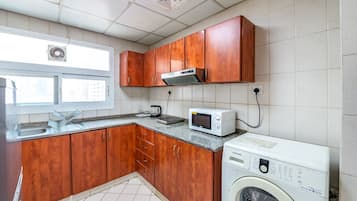 One Bedroom Apartment, King Bed | 私人廚房 | 雪櫃、微波爐