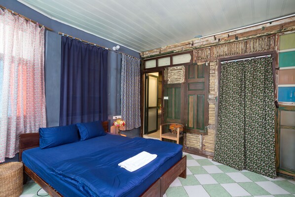 Desk, blackout curtains, iron/ironing board, free WiFi