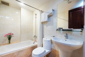A modern bathroom with a bathtub, toilet, and sink. - Lucky Star Hotel 146 Nguyen Trai (Ho Chi Minh City)