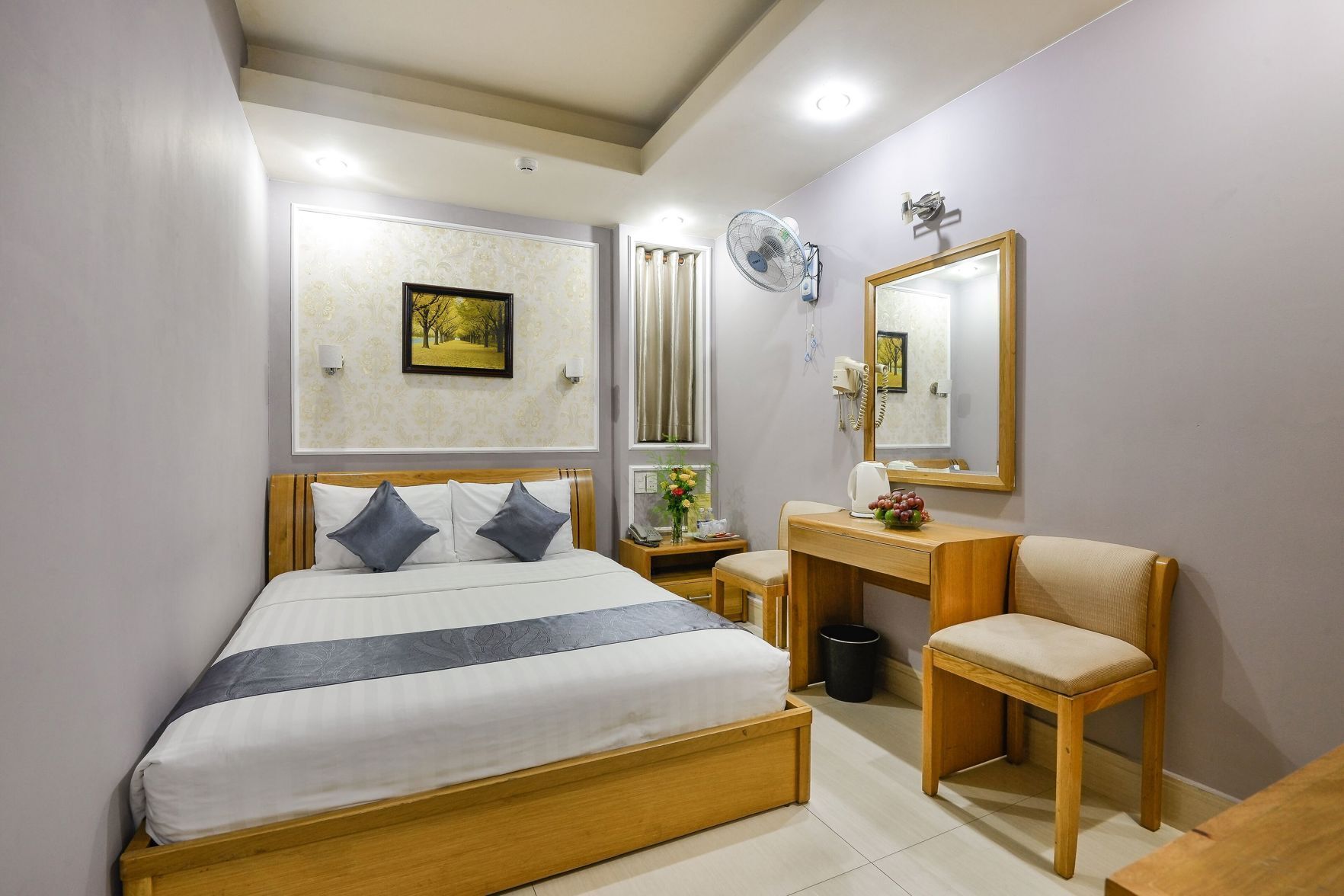 Roupas de cama premium, frigobar, cofres nos quartos, escrivaninha