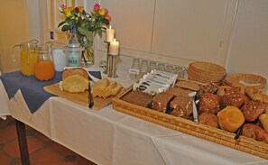 Free daily buffet breakfast - Kristinenhof (Bad Zwischenahn)