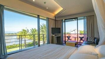 Desk, blackout curtains, free WiFi, bed sheets