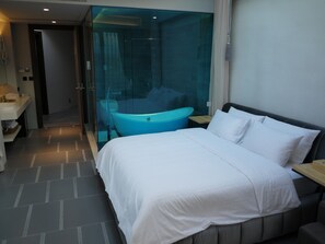 Deluxe Double Room, 1 Queen Bed, Non Smoking | Desk, blackout curtains, free WiFi, bed sheets - LAN VILLA (Wujie)