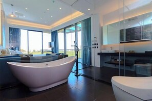 Escrivaninha, cortinas blackout, Wi-Fi de cortesia, roupa de cama