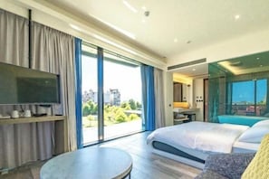 Desk, blackout drapes, free WiFi, bed sheets - LAN VILLA (Wujie)