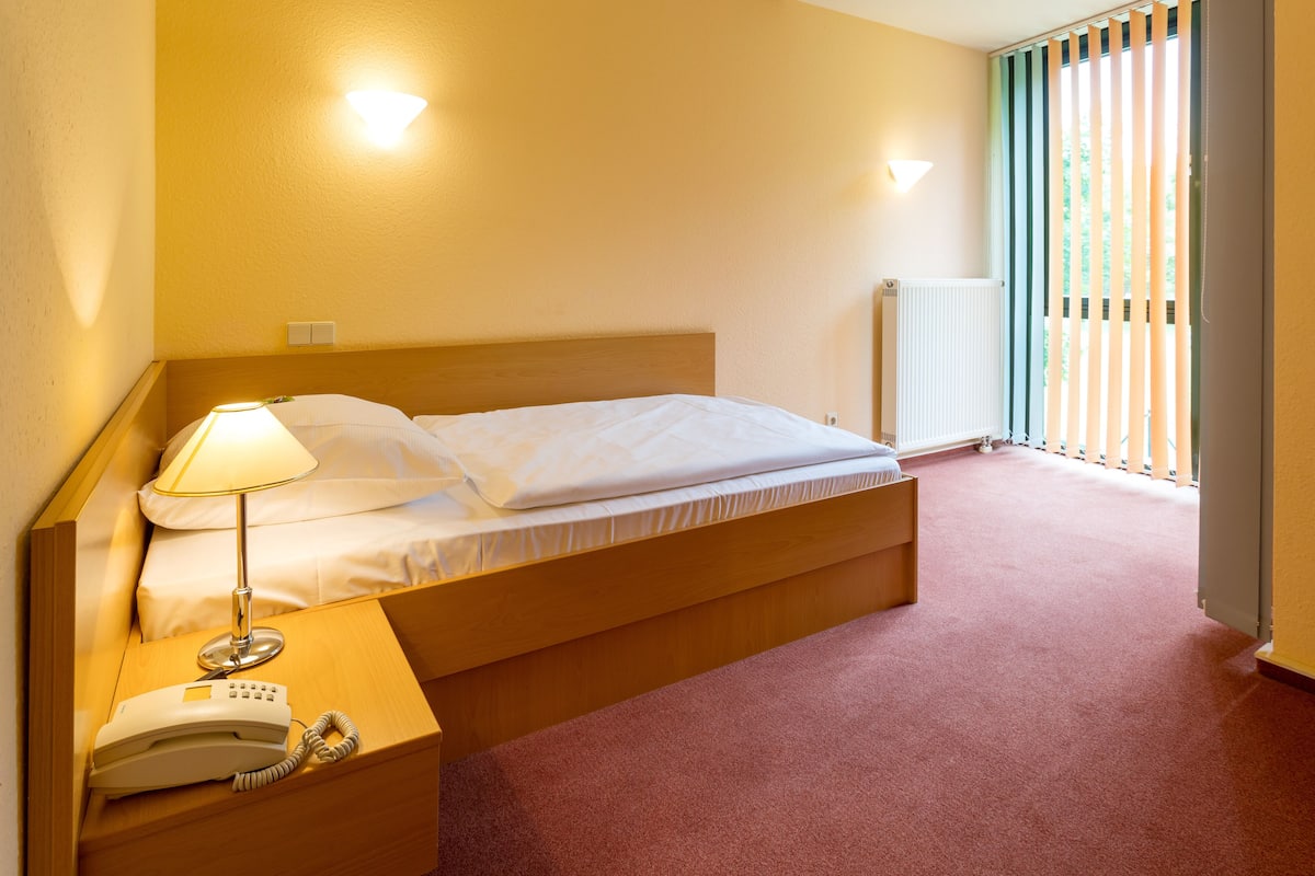 single room | in-room safe, desk, laptop workspace, cots/infant beds