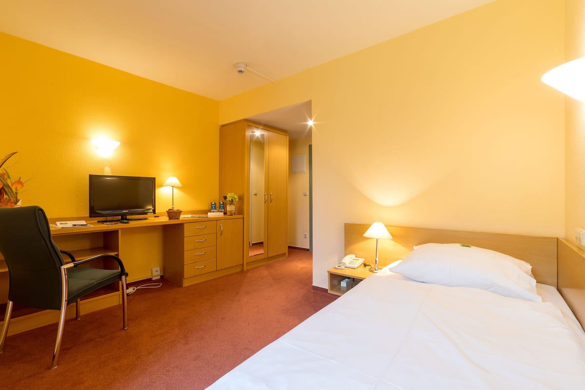 single room | in-room safe, desk, laptop workspace, cots/infant beds