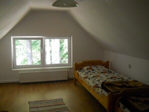 家庭三人房, 山景 | 熨斗/熨板、床单