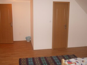 Iron/ironing board, bed sheets - Pensiunea Cabana Sestina (Lunca Bradului)