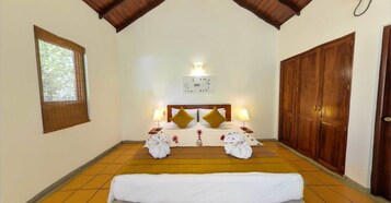 豪華雙人房 | 迷你吧、房內夾萬、隔音、免費 Wi-Fi