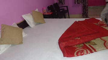 Basic Double Room, 1 Double Bed, Smoking