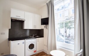 Basic Studio (3 Ifield Road) | Private kitchen