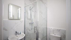 Basic Studio (3 Ifield Road) | Bathroom shower - Ifield Road (London)