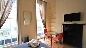 Classic Apartment, 1 Double Bed, Non Smoking, Ensuite | Premium bedding, iron/ironing board, WiFi (free), bed sheets - Crawford Street (London)