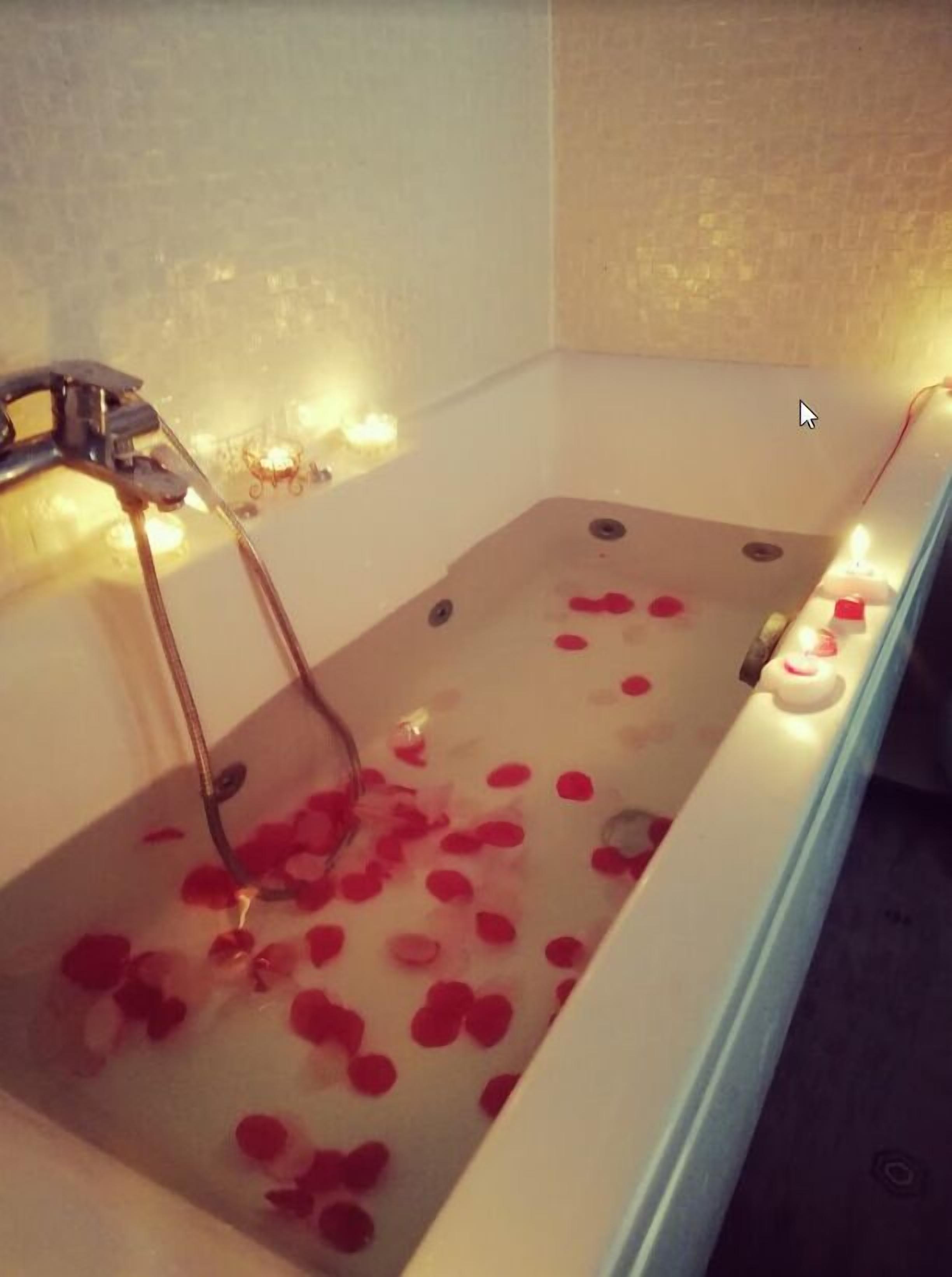 apartment, 1 bedroom, non smoking | bathroom | bathtub, jetted bath, free toiletries, hair dryer