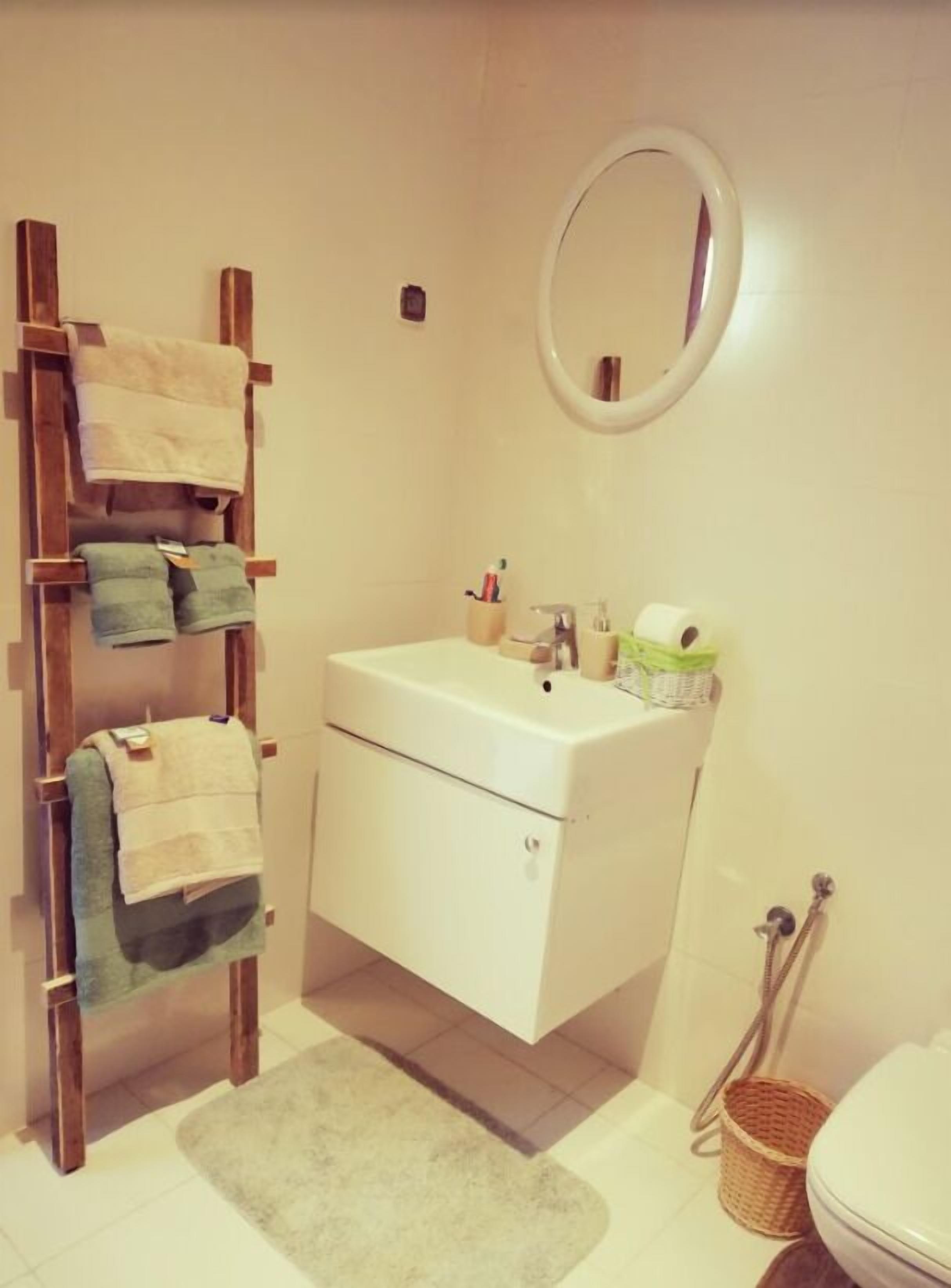 apartment, 1 bedroom, non smoking | bathroom sink