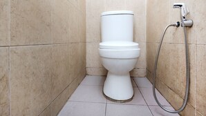 Standard Single Room | Bathroom | Shower, towels