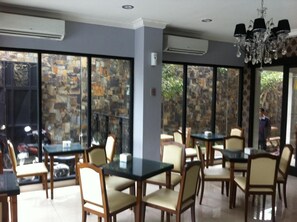 Restaurant - Votel Viure Hotel (Depok)