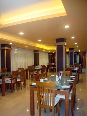Breakfast, lunch, dinner served; local and international cuisine
