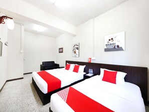 Desk, free WiFi, bed sheets - OYO 507 Aikka Hotel (Butterworth)