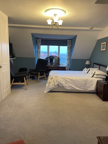 Hillcrest House Bed & Breakfast