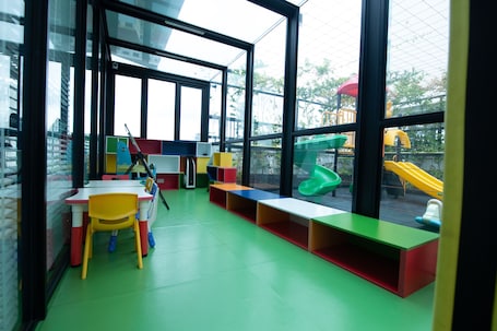 Área de juegos infantiles bajo techo