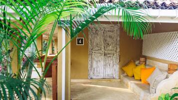 In-room safe, free WiFi, bed sheets