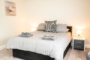 Deluxe Townhome, 3 Bedrooms, Non Smoking, Mountain View | Egyptian cotton sheets, premium bedding, desk, blackout drapes