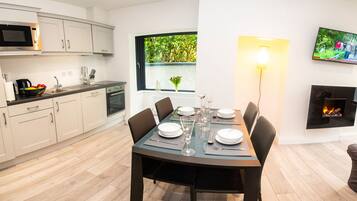 Deluxe Townhome, 3 Bedrooms, Non Smoking, Mountain View | Living room