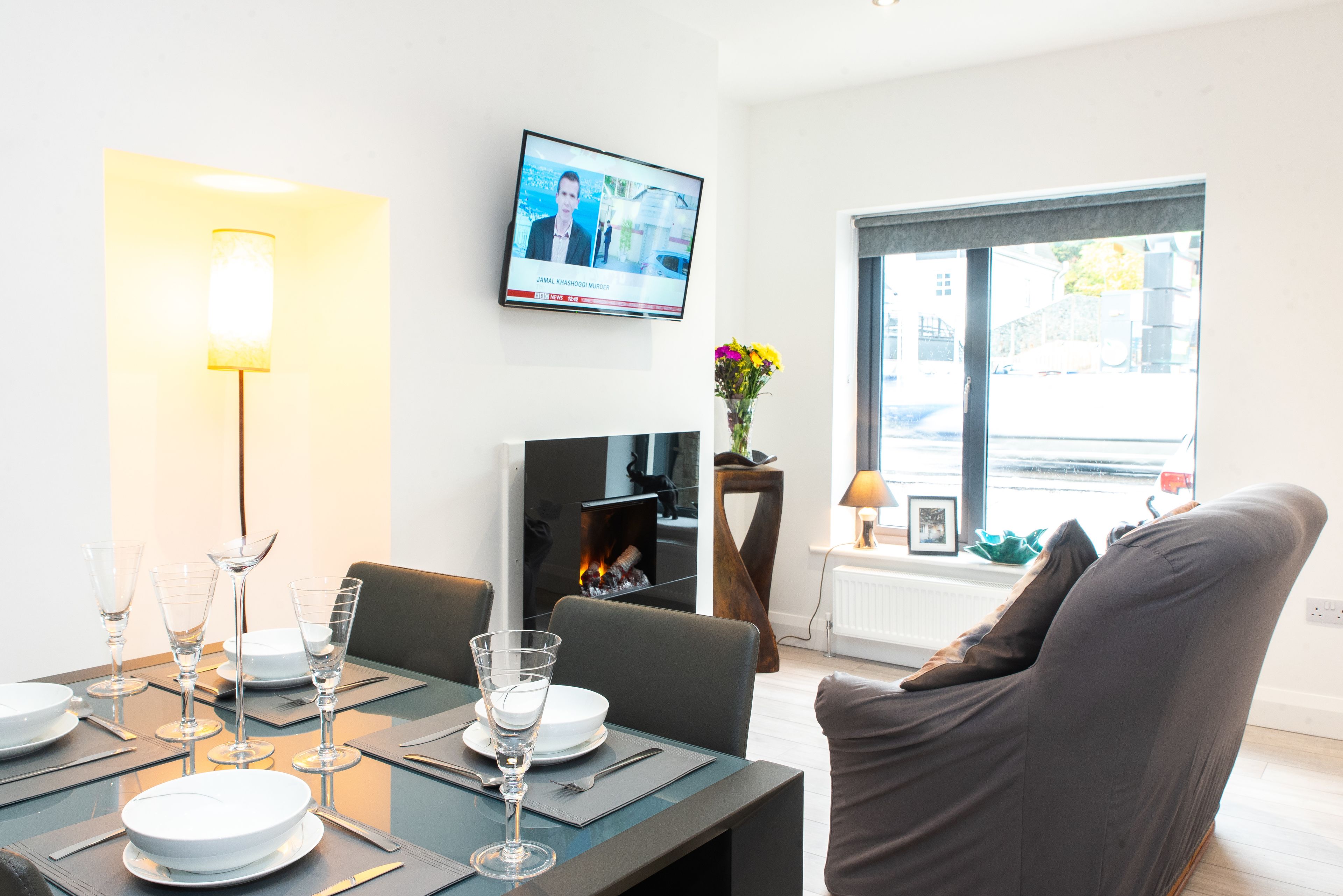 Deluxe Townhome, 3 Bedrooms, Non Smoking, Mountain View | Living room | Flat-screen TV