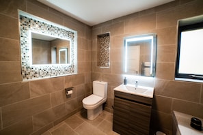 Bathroom - No 2 Kinvara House (Killarney)