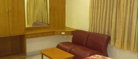 Deluxe Double Room, 1 King Bed, Accessible, City View | In-room safe, desk, free WiFi