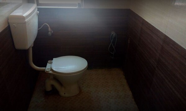Deluxe Double Room, 1 King Bed, Accessible, City View | Bathroom