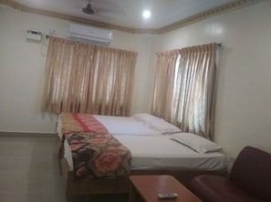 Deluxe Double Room, 1 King Bed, Accessible, City View | In-room safe, desk, free WiFi